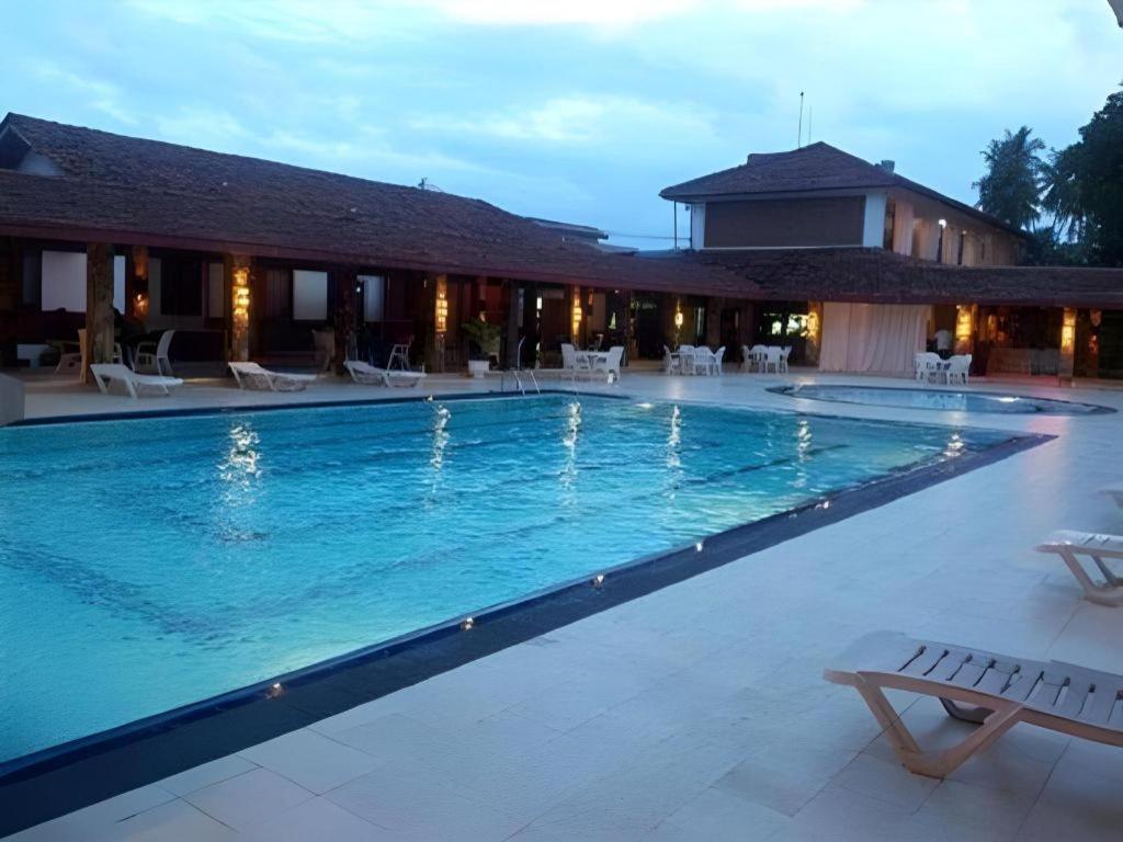 Full Moon Garden Hotel Negombo Extérieur photo